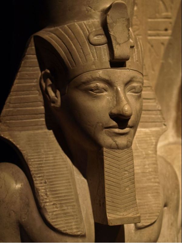 Statue von Pharao Haremhab.