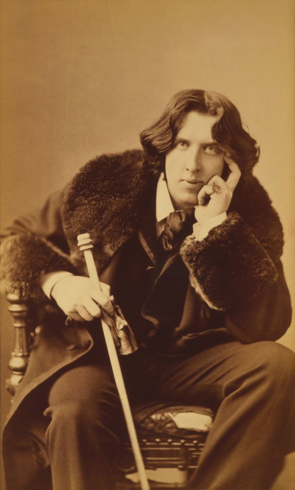 Foto des Schriftstellers Oscar Wilde aus dem Jahr 1882.